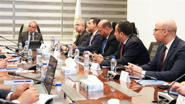 وزير الاستثمار يبحث مع AJE Group خطط التوسع وإنشاء منطقة استثمارية جديدة