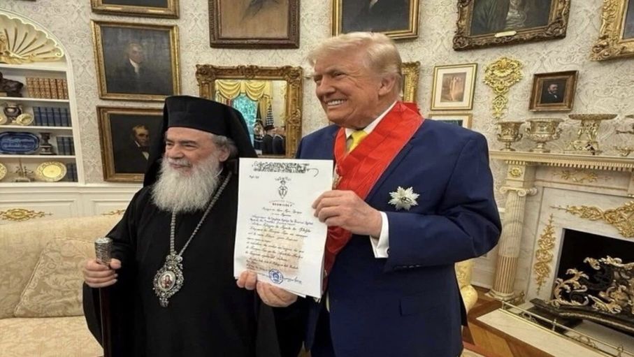 "بطريرك القدس" يبحث مع ترامب القيود المفروضة على ممارسة الطقوس الدينية بالقدس