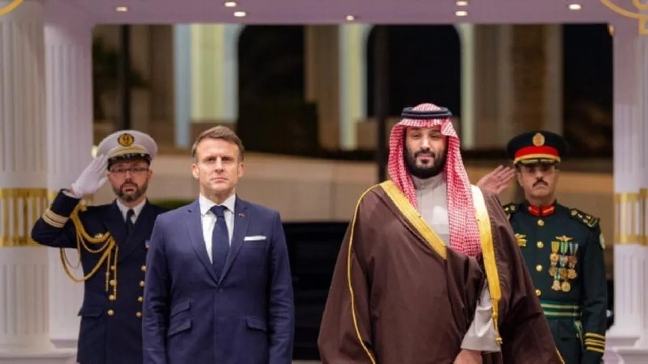 ولي العهد السعودي والرئيس الفرنسي يبحثان تعزيز التعاون المشترك