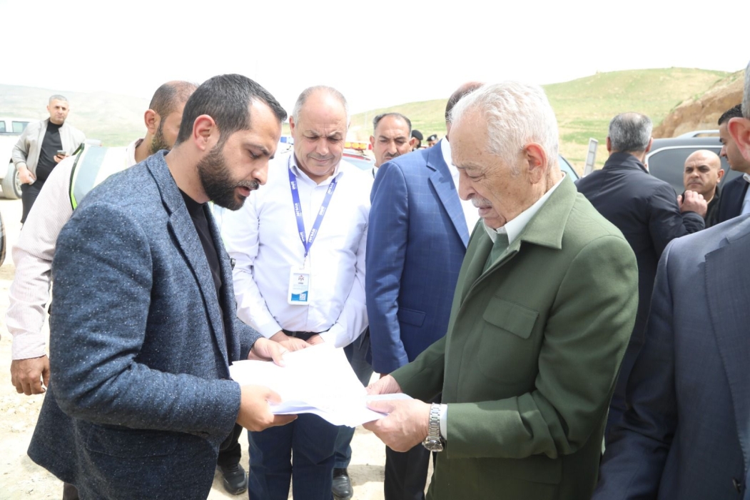 رئيس الديوان الملكي يتفقد مشاريع مبادرات ملكية في وادي الموجب ووادي ابن حماد والأغوار الجنوبية ومدين بالكرك