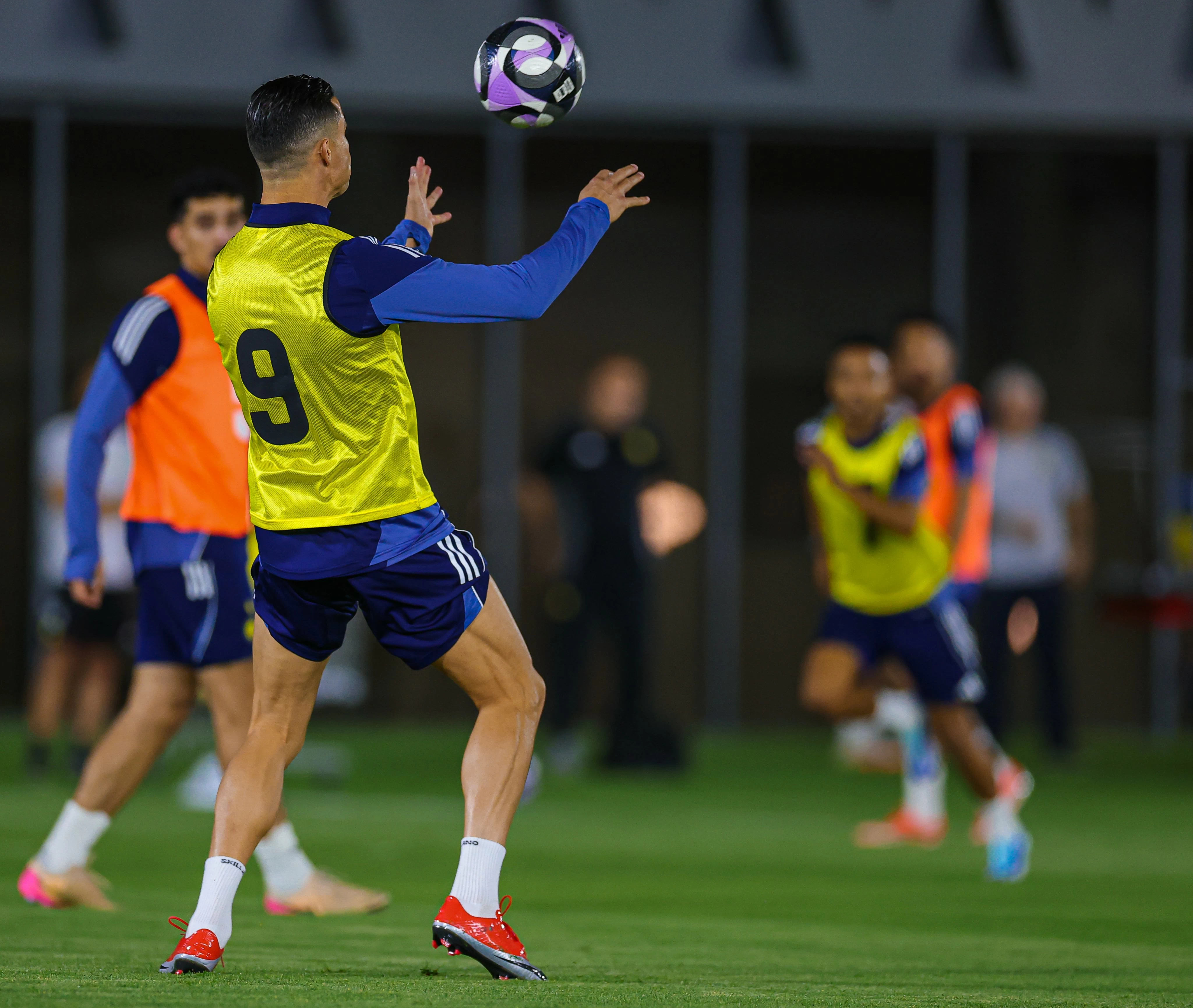 النصر على بُعد خطوة من معادلة رقم الهلال