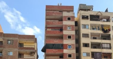 عقار مائل يثير الذعر فى المرج والجهات المعنية تأمر بإخلائه للفحص