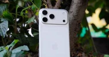مفاجأة غير متوقعة: Apple قد تؤجل حلم الشاشة الكاملة فى iPhone 20