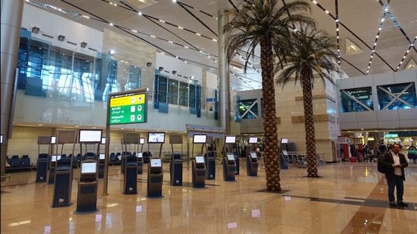 خطوات حجز سيارة قبل الخروج من صالات الوصول بمطار القاهرة