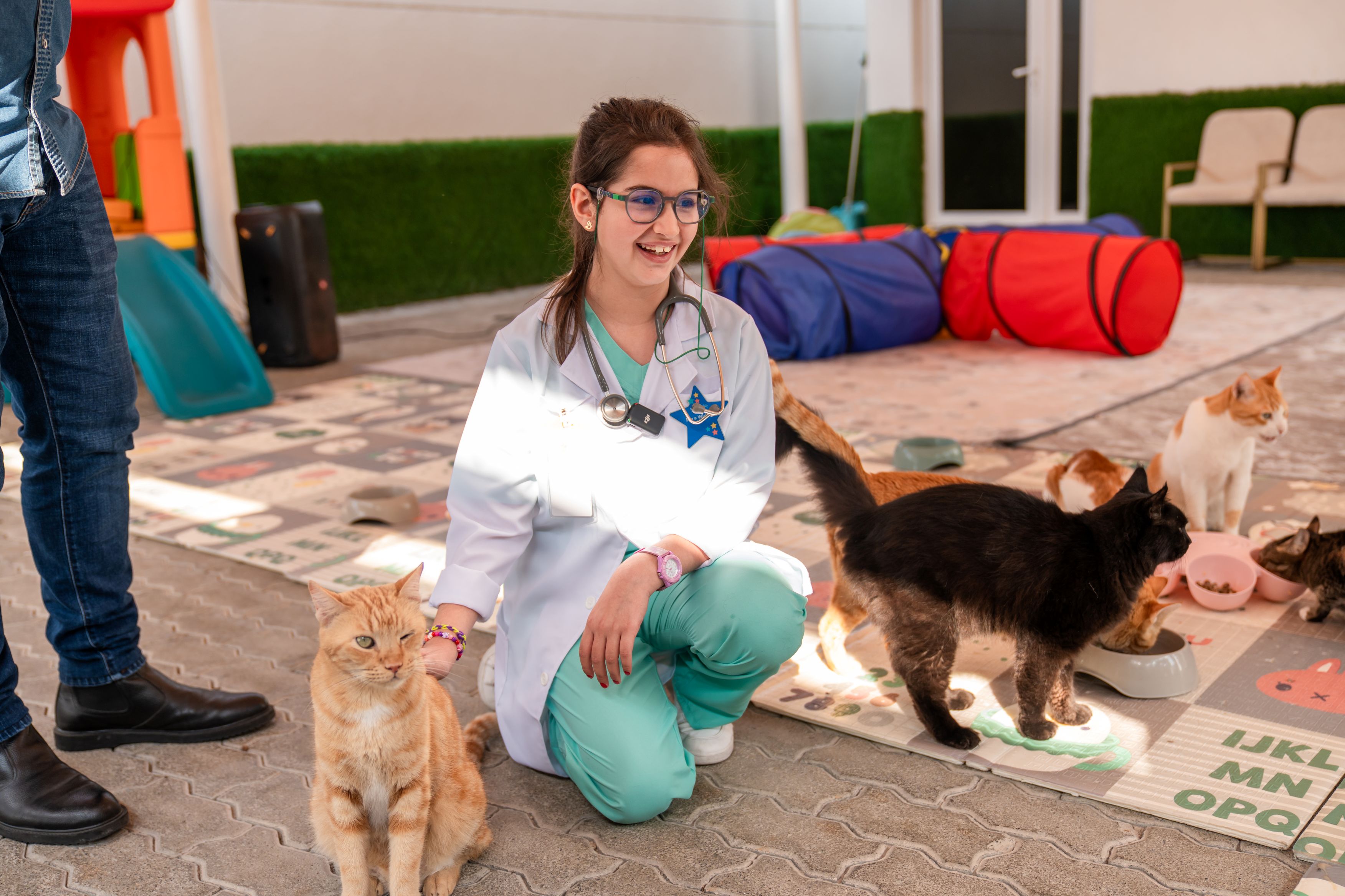 الأمنية 8000… عندما تتحوّل الأمنية إلى رسالة أمل ستاره تحظى بيوم استثنائي، وتُحقّق أمنيتها كطبيبة بيطرية في أبوظبي