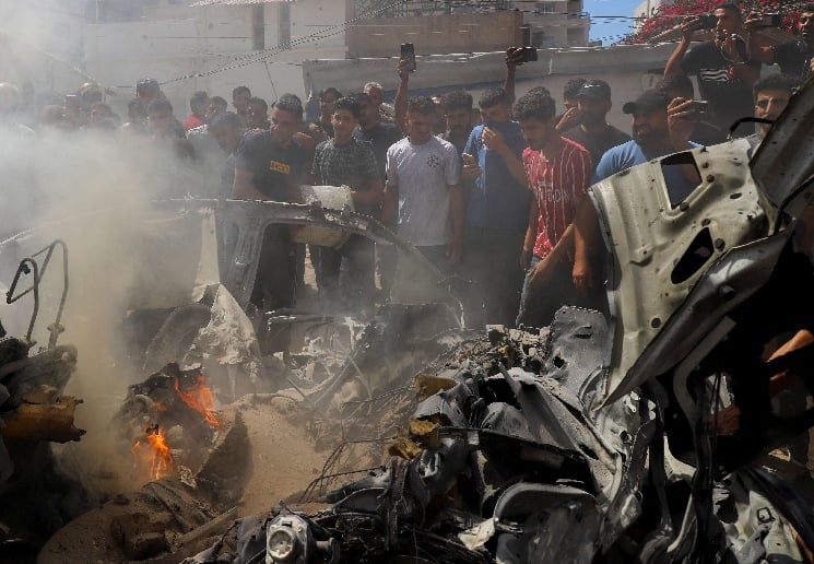 استشهاد فلسطيني وإصابة اثنين في استهداف إسرائيلي وسط غزة- (صور وفيديو)
