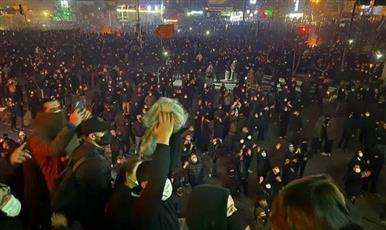 إيران تشكّل لجنة للتحقيق في أحداث المظاهرات الدامية