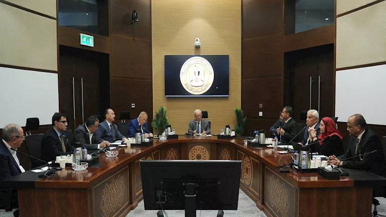 الحكومة تناقش مع اتحاد المستثمرين إتاحة الأراضي الصناعية ودعم رواد الأ