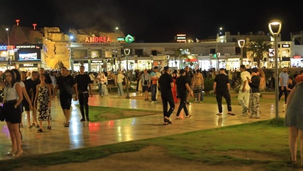 جنوب سيناء تتزين بفرحة العيد.. إشغالات سياحية مرتفعة.. أجواء احتفالية تجذب الزوار إلى الشواطئ والمتنزهات