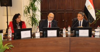 جامعة الإسكندرية تبحث مع جامعة باريس