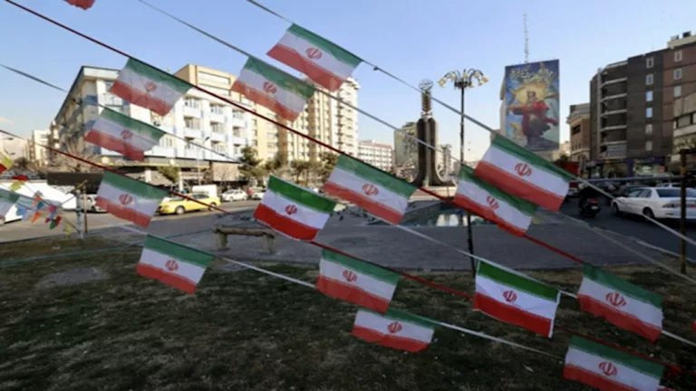 طهران تجهز مواقف السيارات كملاجئ للسكان