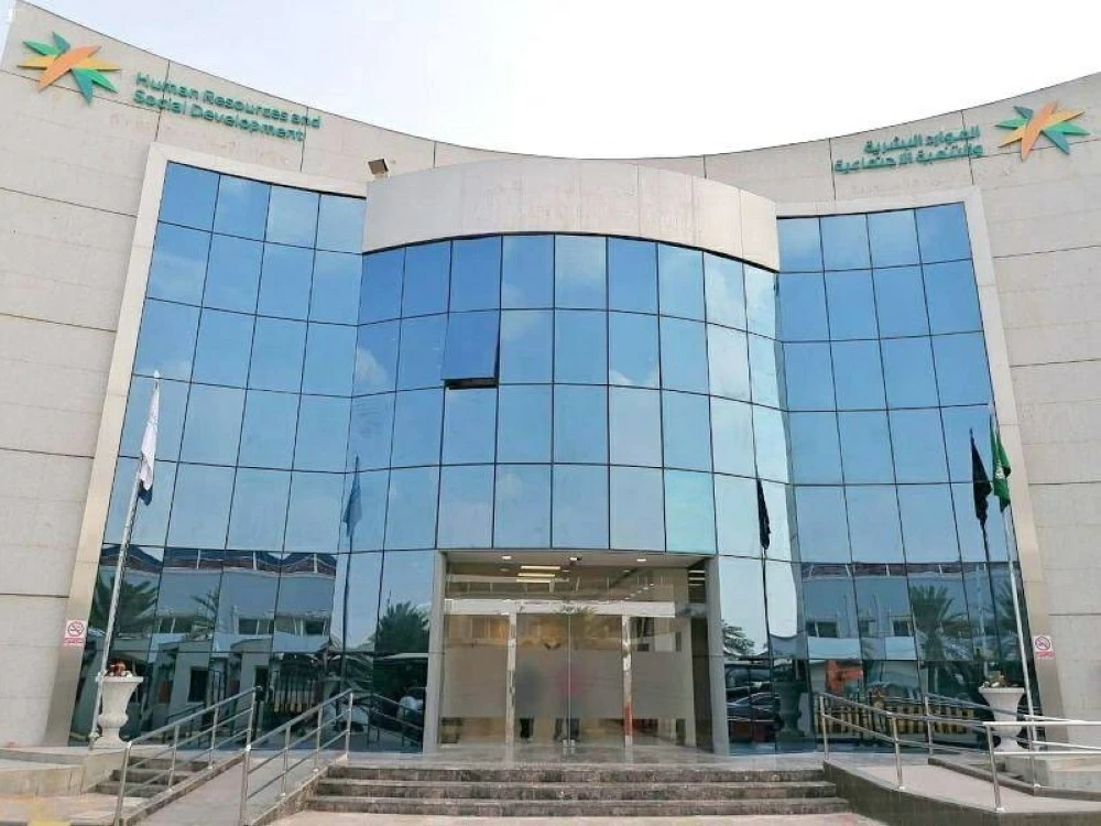«الموارد البشرية»: تمديد مهلة تصحيح أوضاع رخص العمل حتى نهاية العام الحالي
