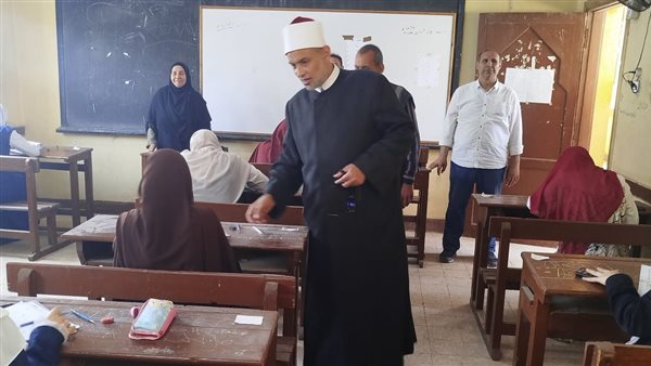 6.296 طالبا بالثانوية الأزهرية "علمي" في الدقهلية يؤدون اليوم امتحان النحو