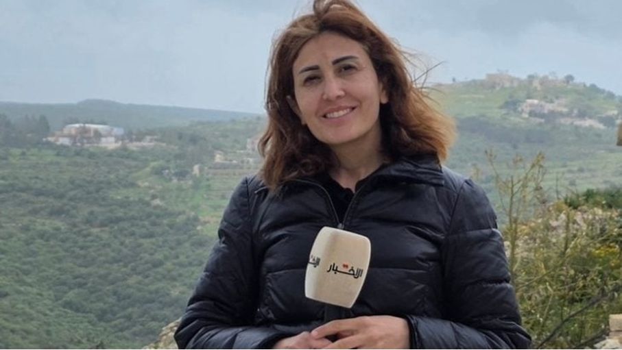 استشهاد الصحافية آمال خليل في استهداف إسرائيلي ببلدة الطيري جنوب لبنان- (فيديو)