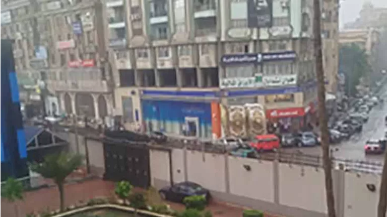 هطول أمطار غزيرة في المنصورة