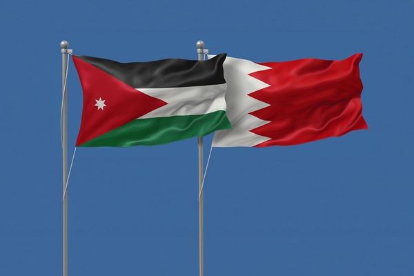 البحرين تعلن عن إصابة طفلة واحتراق مركبات جراء هجمات والأردن تعترض وتُسقط 20 صاروخًا