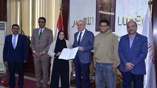 محافظ الأقصر يسلم 60 وحدة بإسكان الطود الاجتماعي