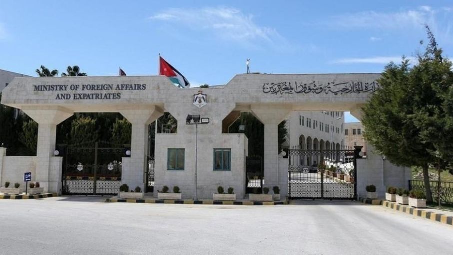 الخارجية تتابع إصابة أردنيين بشظايا في الإمارات