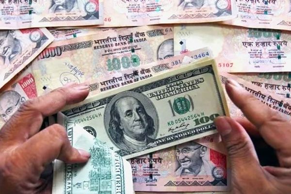 الروبية الهندية عند أدنى مستوى تاريخي متأثرة بارتفاع أسعار النفط