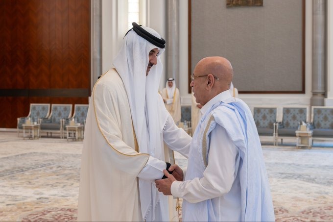 ‫ سمو الأمير يستقبل الرئيس الموريتاني