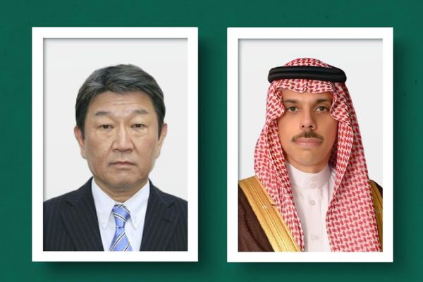 وزير الخارجية يتلقى اتصالًا هاتفيًا من وزير خارجية اليابان