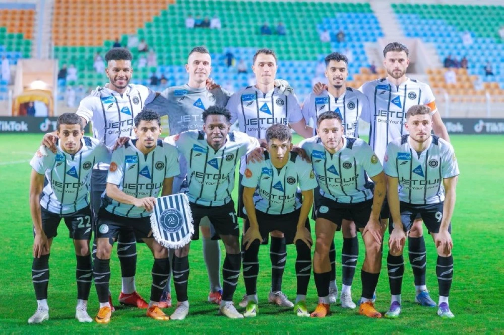 الشباب يبحث عن فوزه الأول والتأهل لنصف نهائي أندية الخليج