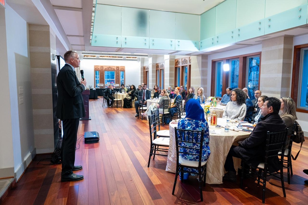 حلقة نقاشية لممثلي مركز الأمانة بمسقط ينظمها مركز السلطان قابوس الثقافي بواشنطن