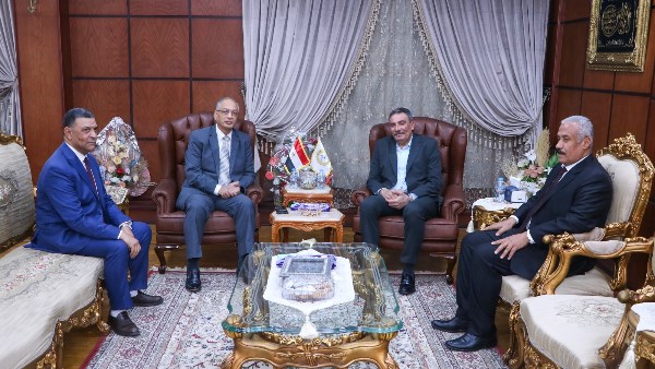 رئيس هيئة الرقابة على الصادرات والواردات تتفقد معامل الفرع بميناء دمياط