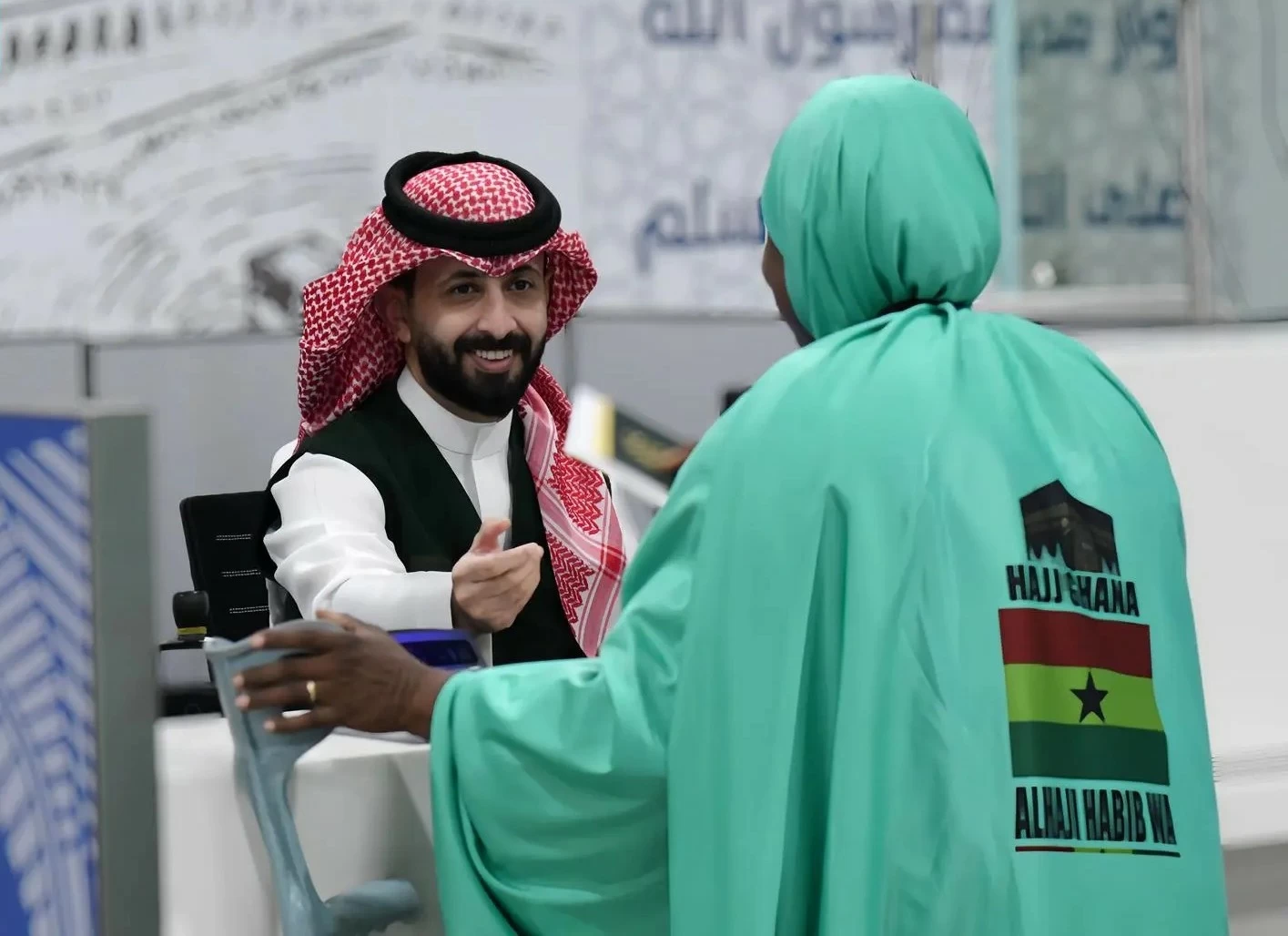جوازات مطار الأمير محمد بن عبد العزيز تستقبل أولى رحلات الحجاج من غانا