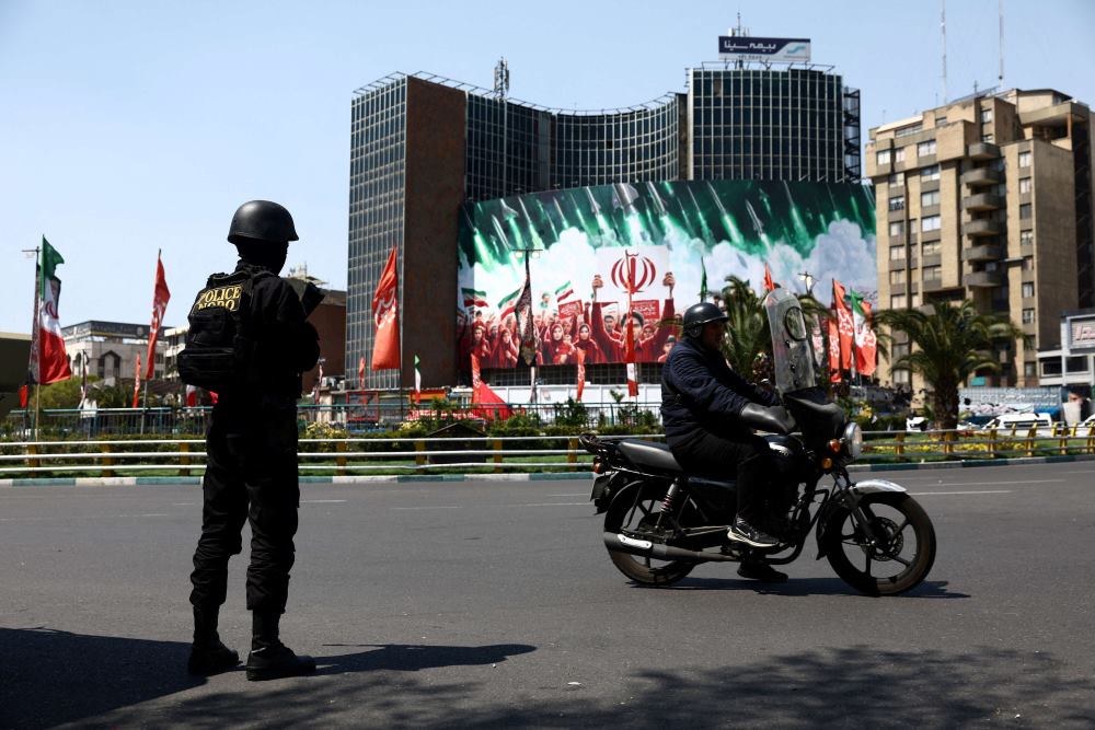 العفو الدولية تحذر إيران من تجنيد أطفال لا تتجاوز أعمارهم 12 عاما