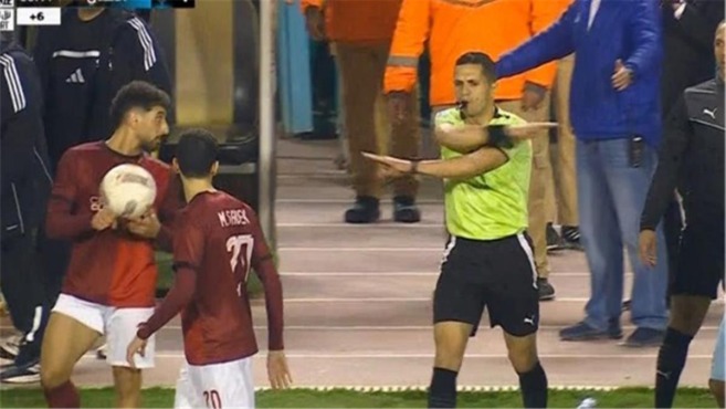 الأهلي يُفجر أزمة جديدة بشكوى ضد حكم مباراة سيراميكا واتهامات خطيرة