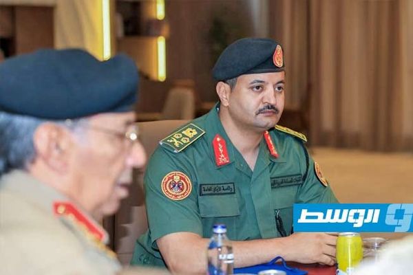 خالد حفتر يبحث مع أعضاء «5+5» مسار توحيد المؤسسة العسكرية