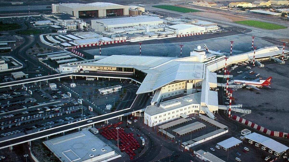 الخارجية الكويتية تستنكر الهجوم الإيراني الذي أدى إلى وفاة شخص في مطار الكويت