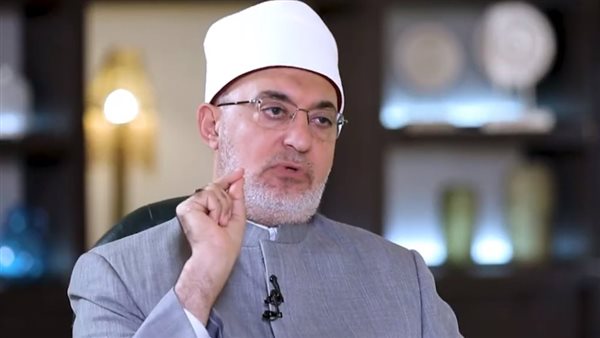 المفتي يوضح الحكم الشرعي حول تقبيل الأعتاب والتبرك بالمقامات (فيديو)