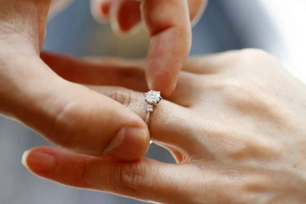 دراسة: الزواج يقلل احتمالات الإصابة بالسرطان