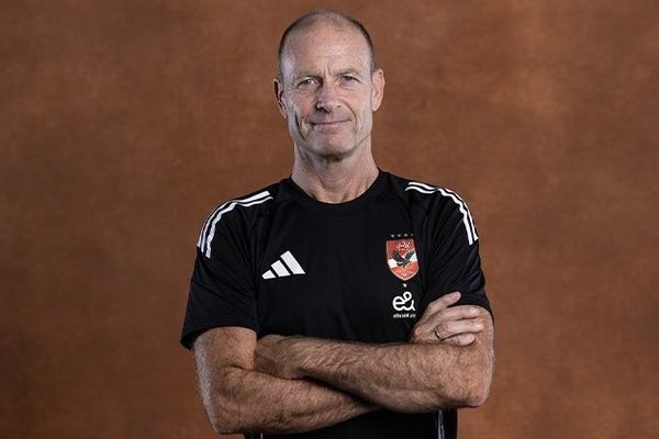 الأهلي المصري يفسخ عقد المدرب الدنماركي توروب وجهازه المعاون