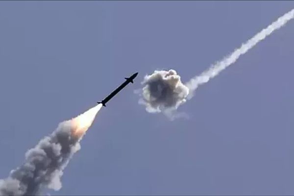 عاجل.. وزارة الدفاع السعودية: اعتراض وتدمير صاروخ باليستى أطلق باتجاه منطقة الرياض