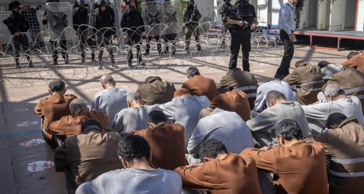 مكتب إعلام الأسرى: تدهور أوضاع المعتقلين في سجن النقب وسط إهمال طبي وتجديد للاعتقال الإداري