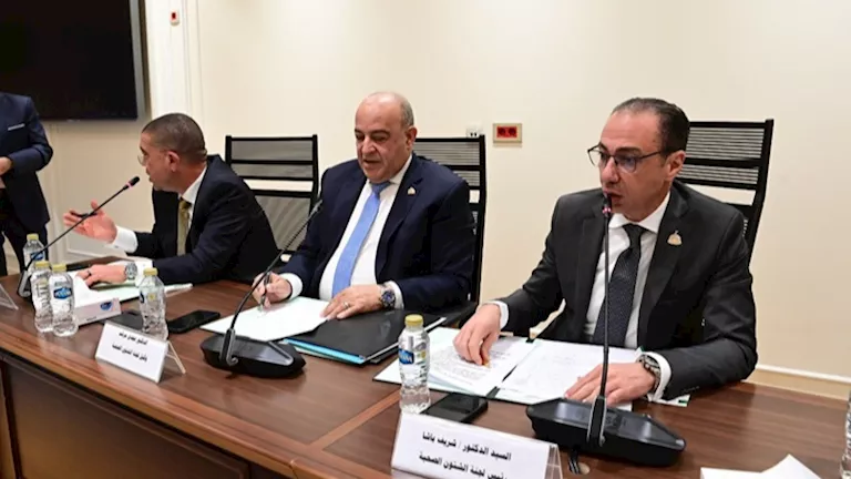 رئيس صحة بالنواب يطالب بتشديد الرقابة على المستلزمات الطبية ودعم الخد