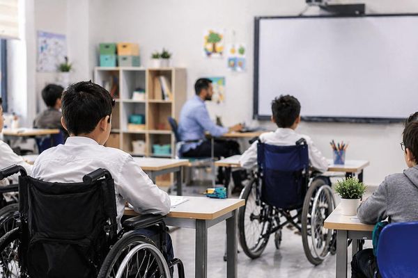إنهاء ابتعاث 400 طالب من ذوي الاحتياجات الخاصة في الأردن