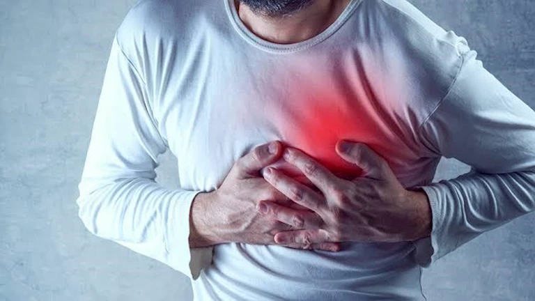 أعراض النوبة القلبية في رمضان.. تعرف عليها لتجنب المخاطر
