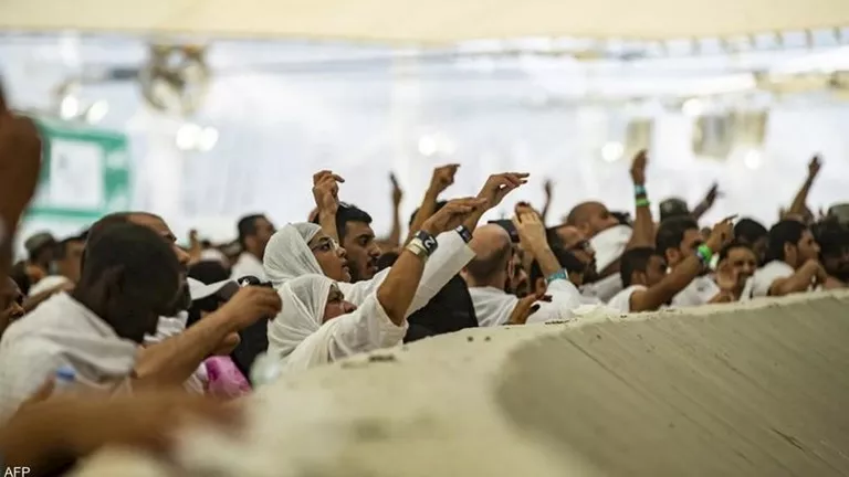 ضيوف الرحمن يواصلون رمي الجمرات.. واستعدادات واسعة لطواف الوداع
