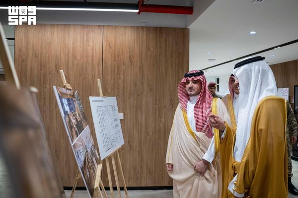 وزير الداخلية رئيس لجنة الحج العليا يطّلع على منظومة النقل الذكية وغرفة التحكم والتشغيل بالمشاعر المقدسة