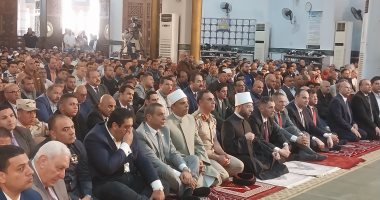 وزير الأوقاف يؤدى صلاة الجمعة برأس البر تزامنا مع العيد القومى لدمياط