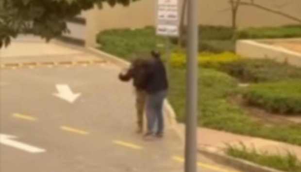 ضبط شخص تعدى على فرد أمن وسب آخر في القاهرة الجديدة
