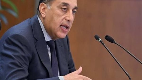 مدبولي يشيد بإنجازات المحافظين السابقين.. ويؤكد على أهمية العمل التنفيذي الفعّال