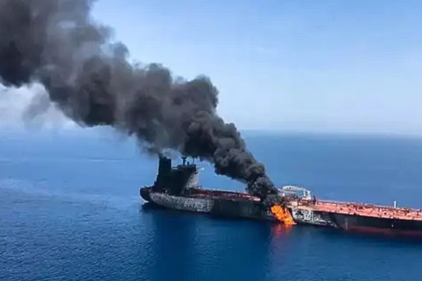 استهداف ناقلة نفط شمال غربي ميناء السلطان قابوس