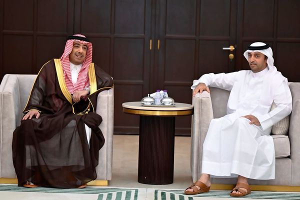 وكيل وزارة الخارجية للمراسم يقدم واجب العزاء في وفاة الشيخ حمد آل ثاني