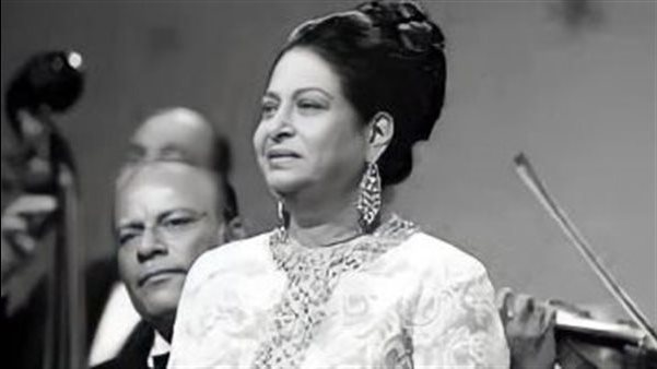 تعليق قوي من سميرة عبدالعزيز على أزمة مسلسل أم كلثوم