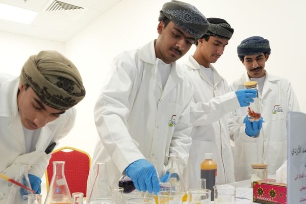 بدء فعاليات الأسبوع الوطني للعلوم والتكنولوجيا والهندسة والرياضيات بجنوب الباطنة
